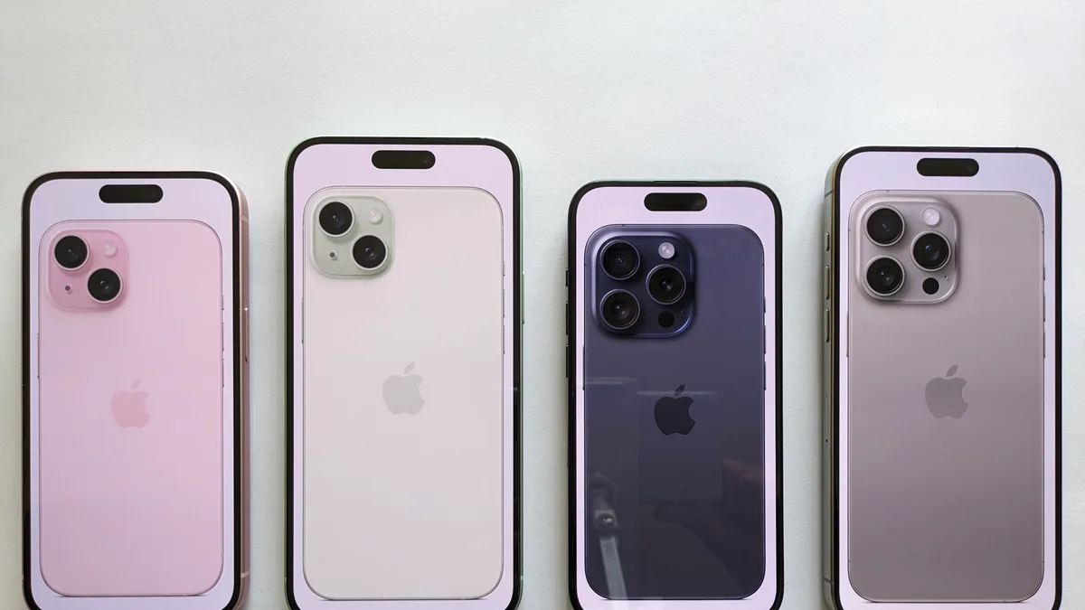 Photo by Ka Kit Pang, licensed under CC BY-SA 4.0 (Wikimedia Commons) Apple iPhone devices used for mobile streaming