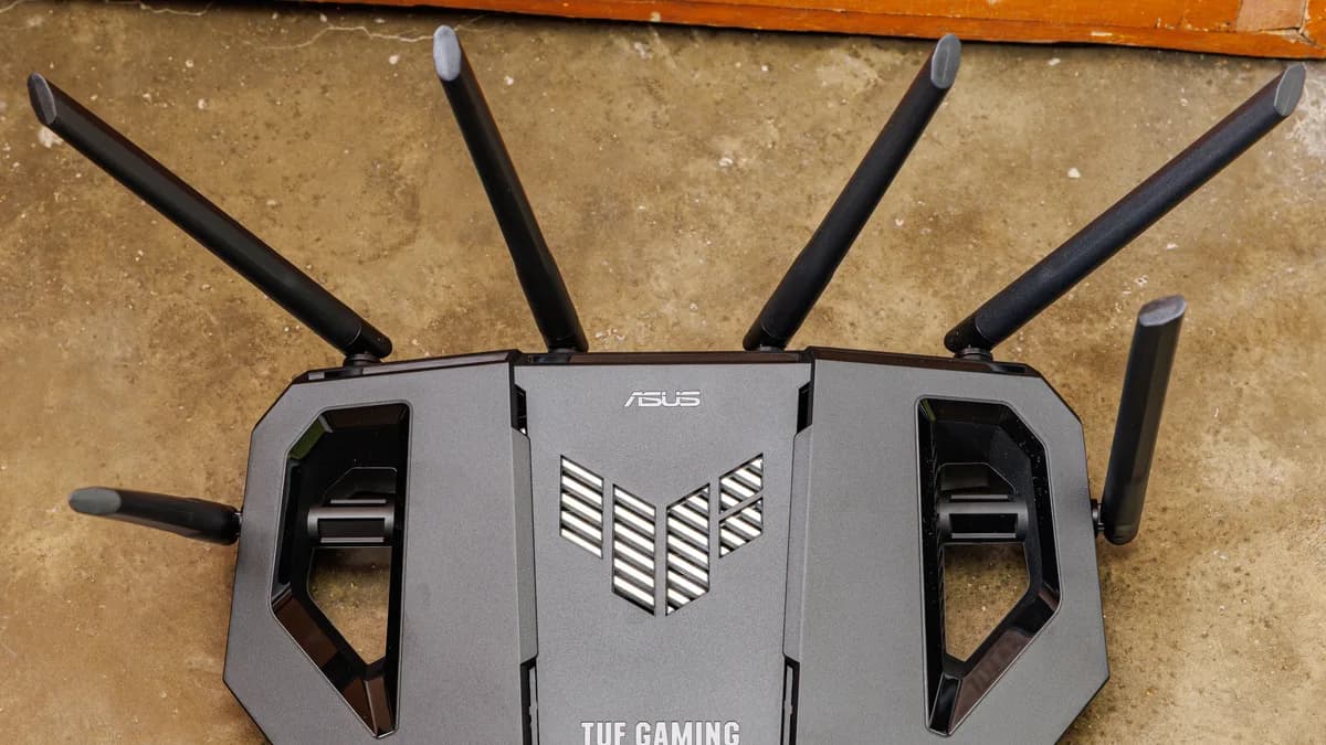 Photo by Dinkun Chen, licensed under CC BY-SA 4.0 (Wikimedia Commons) High-performance Wi-Fi router used for streaming