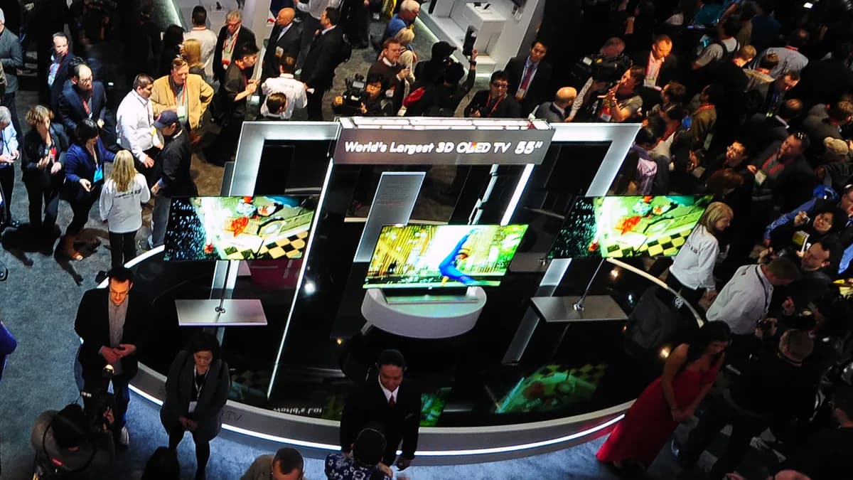 Photo by LG전자, licensed under CC BY 2.0 (Wikimedia Commons) LG OLED Smart TV display