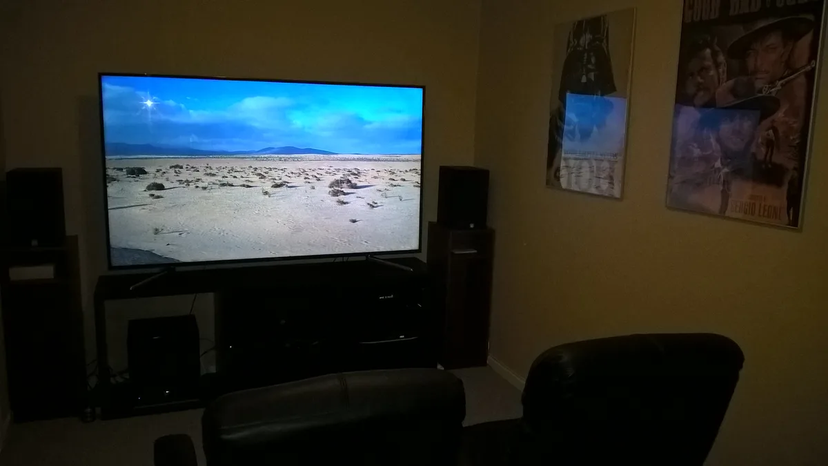 Photo by NPat318, licensed under CC BY-SA 4.0 (Wikimedia Commons) Home theater setup with a television and seating