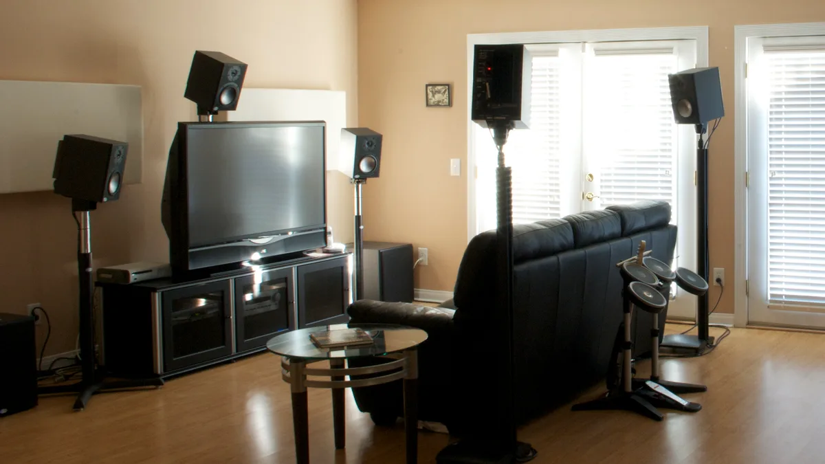 Photo by PascalSijen, licensed under CC BY 2.0 (Wikimedia Commons) Home theater living room setup with a television