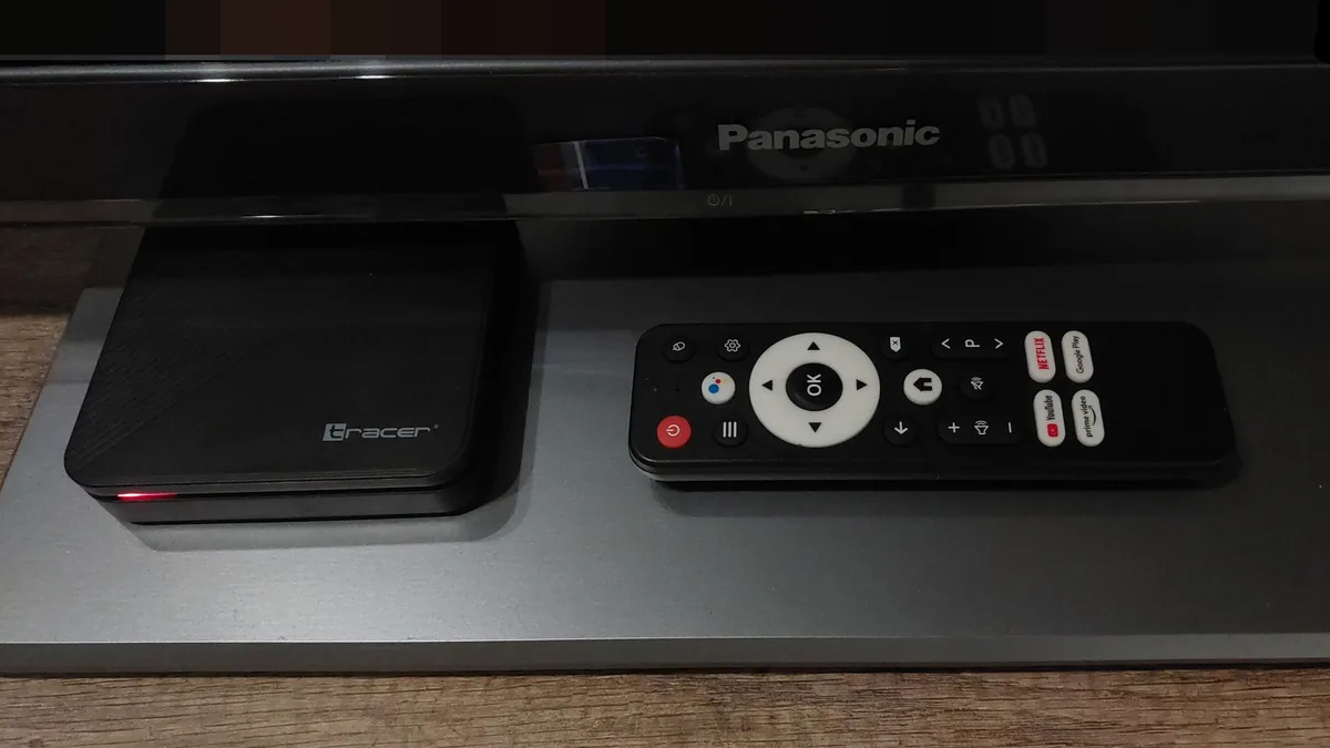 Photo by Oliwier Jaszczyszyn of kontrabanda.net website, licensed under CC BY-SA 4.0 (Wikimedia Commons) Android TV set-top box connected to a television