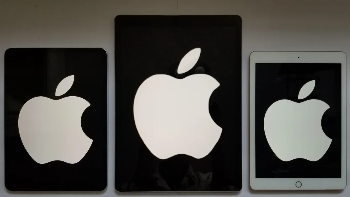 Photo by 彭家杰, licensed under CC BY-SA 4.0 (Wikimedia Commons) Apple iPad tablet used for streaming